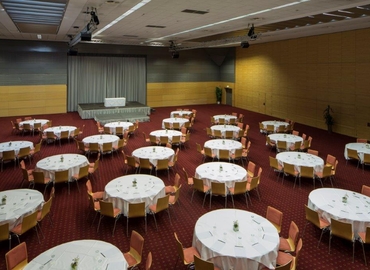 Book a 750 m² Conference room in Mödling, Parkallee 2 (2334) - 2 | MatchOffice.com