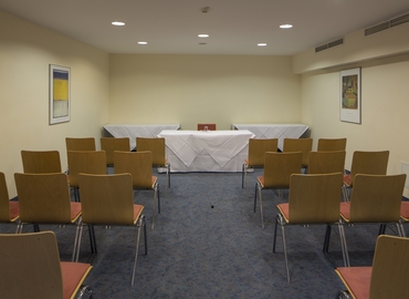 Book a 47 m² Conference space in Mödling, Parkallee 2 (2334) - 0 | MatchOffice