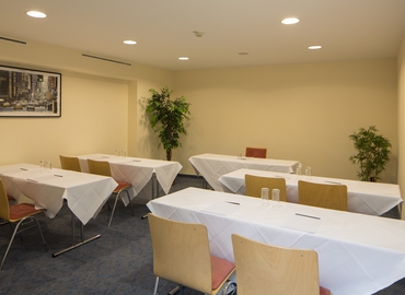 Book a 47 m² Conference room in Mödling, Parkallee 2 (2334) - 3 | MatchOffice.com