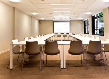 Choose a 40 m² Conference center in Brussels City Center, 14b (1040) - 4 | MatchOffice.com