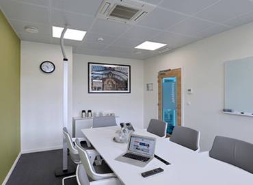 Bedrijfsgebouw te huur  Sint-Niklaas, Stationsplein 7E, 50 m², - 1 | MatchOffice.be