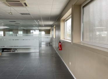 Bedrijfsgebouw te huur  Sint-Truiden, Bedrijvenstraat 4502, 340 m², - 9 | MatchOffice.be