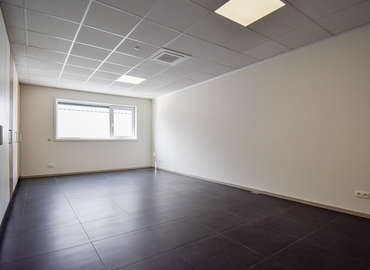 100 m² Business park in Sint-Truiden, Bedrijvenstraat 5765 (3800) - 0 | MatchOffice