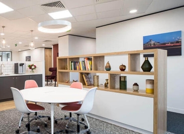 100 m² Serviced office place for rent in Manama, United Tower Level 29 (1702) - 1 | MatchOffice