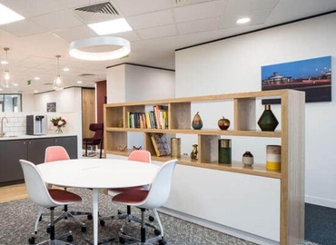 100 m² Conference room in Manama, United Tower Level 29 (1702) - 3 | MatchOffice