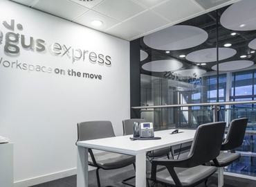 100 m² Meeting room in Manama, United Tower Level 29 (1702) - 1 | MatchOffice.com