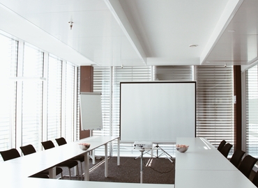 Z. A. La Pièce 1, Business Center Rolle, 8