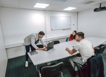 Blegistrasse, Meetingraum Baar, 8