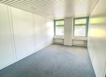 Ruessenstrasse 12, Business Center Neuheim, 3