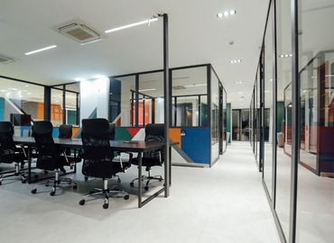 40 m² Serviced office place available to rent in Abidjan, Rue du 7 Decembre (%[postal_code]) - 1 | MatchOffice