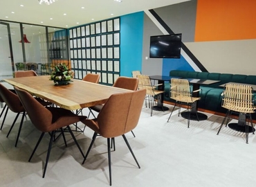 40 m² Business space place available to rent in Abidjan, Rue du 7 Decembre (%[postal_code]) - 3 | MatchOffice