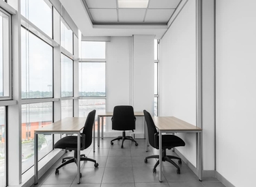 10 m² Shared workspace  in Abidjan, À l'angle de la rue Dr&nbsp;Crozet et du Boulevard de la République (%[postal_code]) - 6 | MatchOffice.com