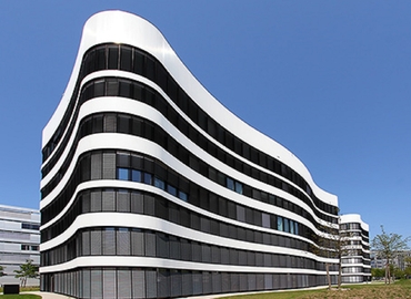 100 m² Office space up for rent in Dusseldorf, Peter-Müller-Straße 3 (40468) can satisfy all our needs  - 0 | MatchOffice.com