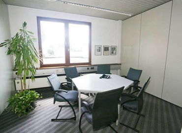 Book a 36 m² Meeting room in Esslingen, Boschstrasse 10 (73734) - 2 | MatchOffice.com