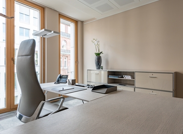 Rent a 25 m² Conference center in Hamburg, Neuer Wall 80 (20354) - 2 | MatchOffice