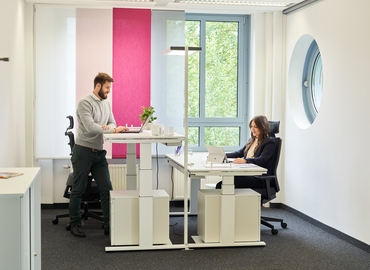 Lilienthalstraße 27, Business Center in Hallbergmoos, 1