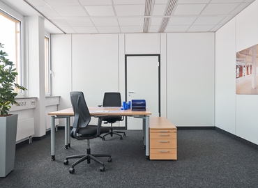 Otto-Hahn-Str. 36, Business Center in Dreieich, 1
