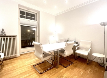 18 m² Conference room in Munich Bogenhausen, Grillparzerstraße 46 (81675) - 1 | MatchOffice