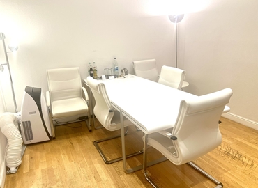 18 m² Meeting room in Munich Bogenhausen, Grillparzerstraße 46 (81675) - 0 | MatchOffice.com