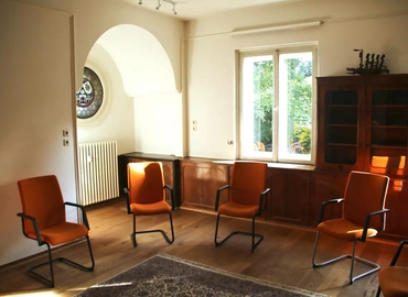 Friedrich-Engels-Straße 15, Business Center in Gahro, 2