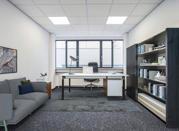 60 m² Business space in Fellbach, Carl-Zeiss-Straße 5 (70736) - 0 | MatchOffice.com