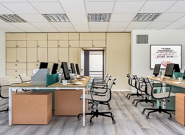 Philipp-Reis-Straße 17, Business Center in Maintal, 3