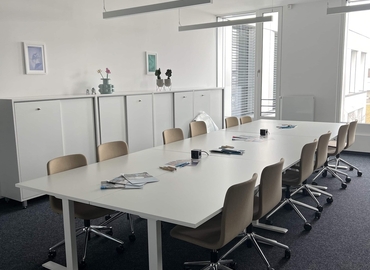 Zeppelinstraße 18a, Business Center in Hüll