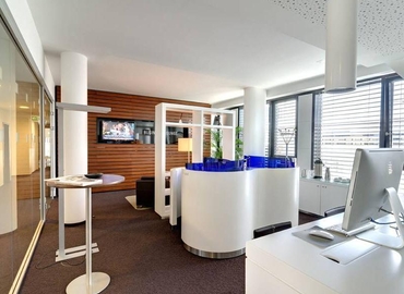 Am Kaiserkai 1, Business Center in Hamburg Hafencity, 11