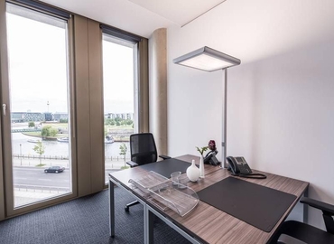 70 m² Serviced office property available to rent in Berlin Mitte, Rahel-Hirsch-Straße 10 (10557) - 2 | MatchOffice