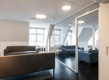 Office Regnbuepladsen 5 1550 Copenhagen V