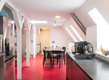 Office Regnbuepladsen 5 1550 Copenhagen V