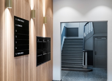 Office Regnbuepladsen 5 1550 Copenhagen V