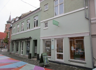 Butik til leje på St. Kirkestræde 12, 4800 Nykøbing F - 121 m² | Foto 1 - Lokalebasen.dk