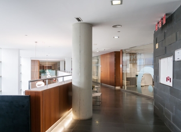 Micentro de negocio disponible para alquilar en Sevilla 2500 m², Carretera de la Exclusa nº 11 - 12 | MatchOffice.es