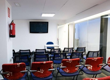 Book a 30 m² Conference hall in Barcelona, Carrer d´Arago 366 (08009) - 10 | MatchOffice.com