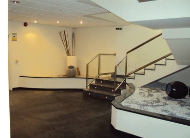 Reserve sala de conferencias en Marbella 50 m², Autovía del Mediterráneo - 24 | MatchOffice.es