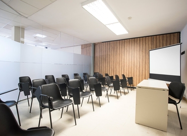 Rent a 30 m² Conference space in Zaragoza, Cl. Vicente Berdusan Bloque D (50010) - 12 | MatchOffice.com