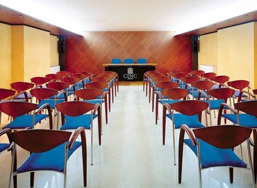 Book a 25 m² Conference space in Figueres, Blanc 8 (17600) - 3 | MatchOffice