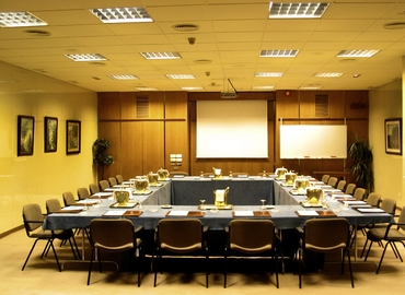 Rent a 30 m² Meeting room in Madrid Centro, Cl. Leganitos 15-17 (28013) - 0 | MatchOffice