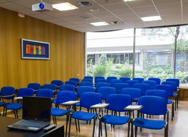 Reserve sala de juntas en Madrid Centro 50 m², Calle de Francisco Giralte 2 - 4 | MatchOffice.es