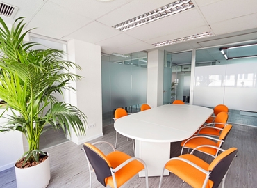 Reserve sala de conferencias en Madrid Centro 40 m², Calle de Jacometrezo 15 - 17 | MatchOffice