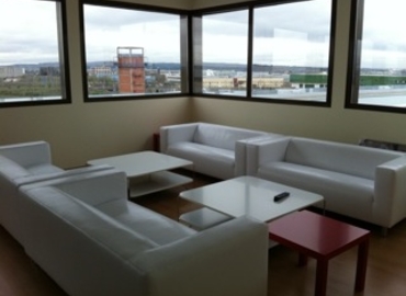 Reserve sala de juntas en Madrid Centro 35 m², Calle de LLANOS DE JEREZ 22 BIS - 4 | MatchOffice.es