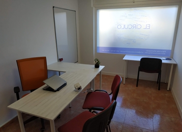Alquile oficinas de coworking en Málaga 200 m², Calle Luis F Pallardo Peinado 7 - 5 | MatchOffice
