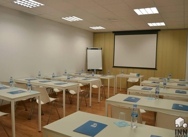 Reserve sala de reuniones en Sevilla 30 m², Calle Brújula 4 - 1 | MatchOffice.es