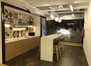 Alquile oficinas temporales en Madrid Centro 70 m², Calle de Manzanares 4 - 7 | MatchOffice.es