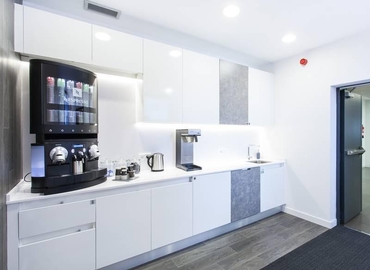 Alquile oficinas compartidas en Madrid Centro 75 m², Calle de Martinez Villergas 49 - 9 | MatchOffice.es