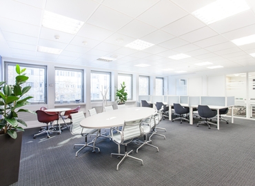 Explore oficinas temporales en Madrid Centro 70 m², Calle de Orense 4 - 8 | MatchOffice