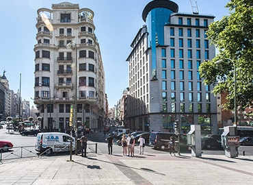 Alquile oficinas de coworking en Madrid Centro 70 m², Calle Leganitos 47 - 3 | MatchOffice