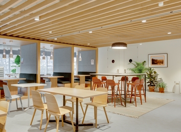 Explore oficinas compartidas en Madrid Centro 70 m², Paseo de la Castellana 200 - 1 | MatchOffice.es