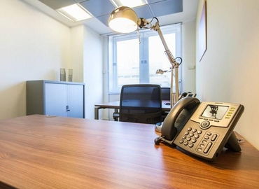 Explore oficinas compartidas en Madrid Centro 120 m², Paseo de la Castellana 18 - 7 | MatchOffice